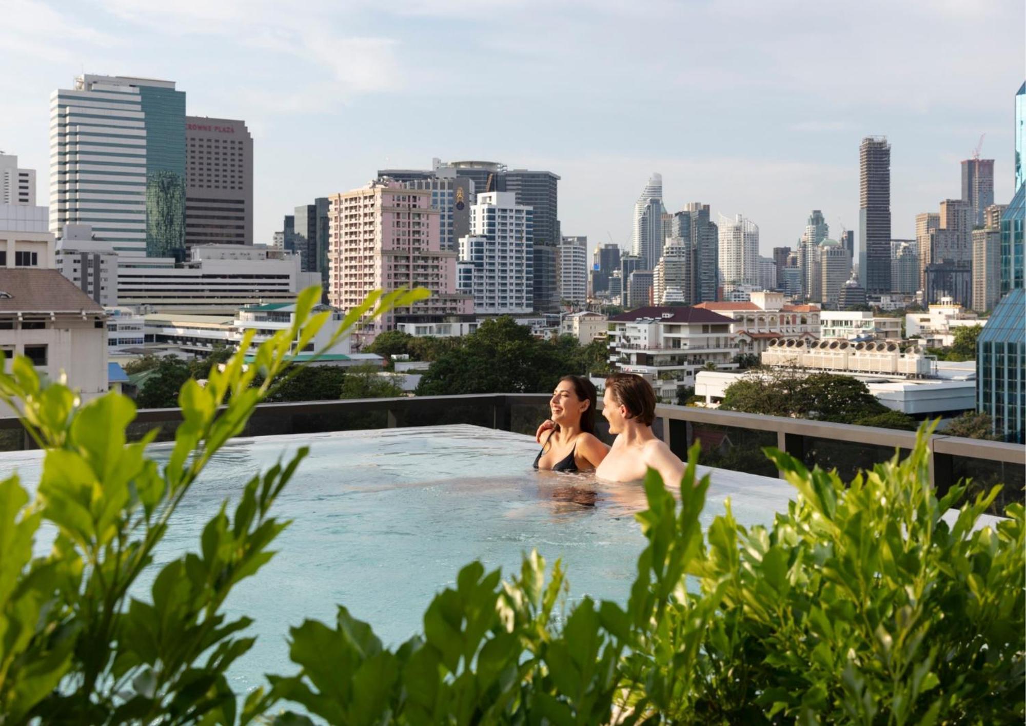 Hotel Ascott Embassy Sathorn Bangkok Zewnętrze zdjęcie View from the rooftop pool